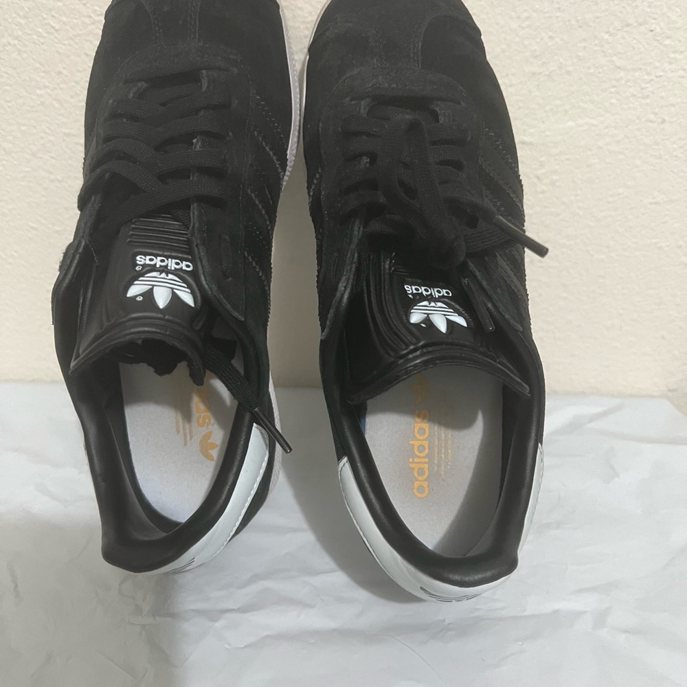 Adidas Women’s Black Classic Sneakers-size 6